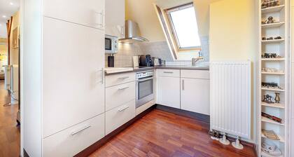 Ferienwohnung 'Dachgeschosswohnung Wohllebe' mit WLAN und Klimaanlage