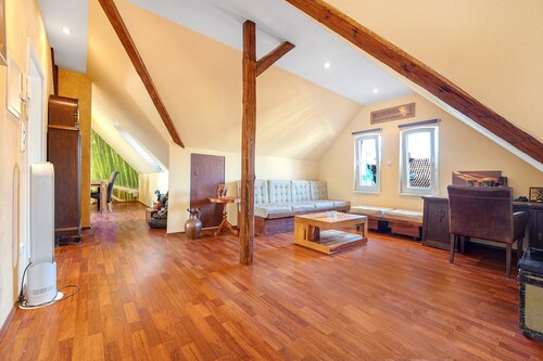 Appartement de vacances 'Dachgeschosswohnung Wohllebe' avec Wi-Fi et climatisation
