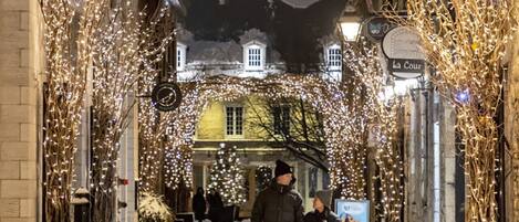 المنطقة المحيطة بالمنشأة