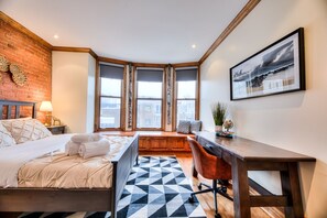 Bureau, fer et planche à repasser, Wi-Fi gratuit, draps fournis