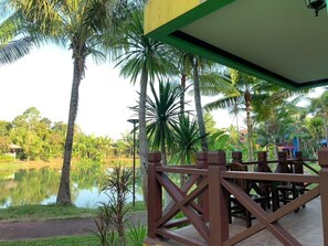 Deluxe driepersoonskamer | Balkon