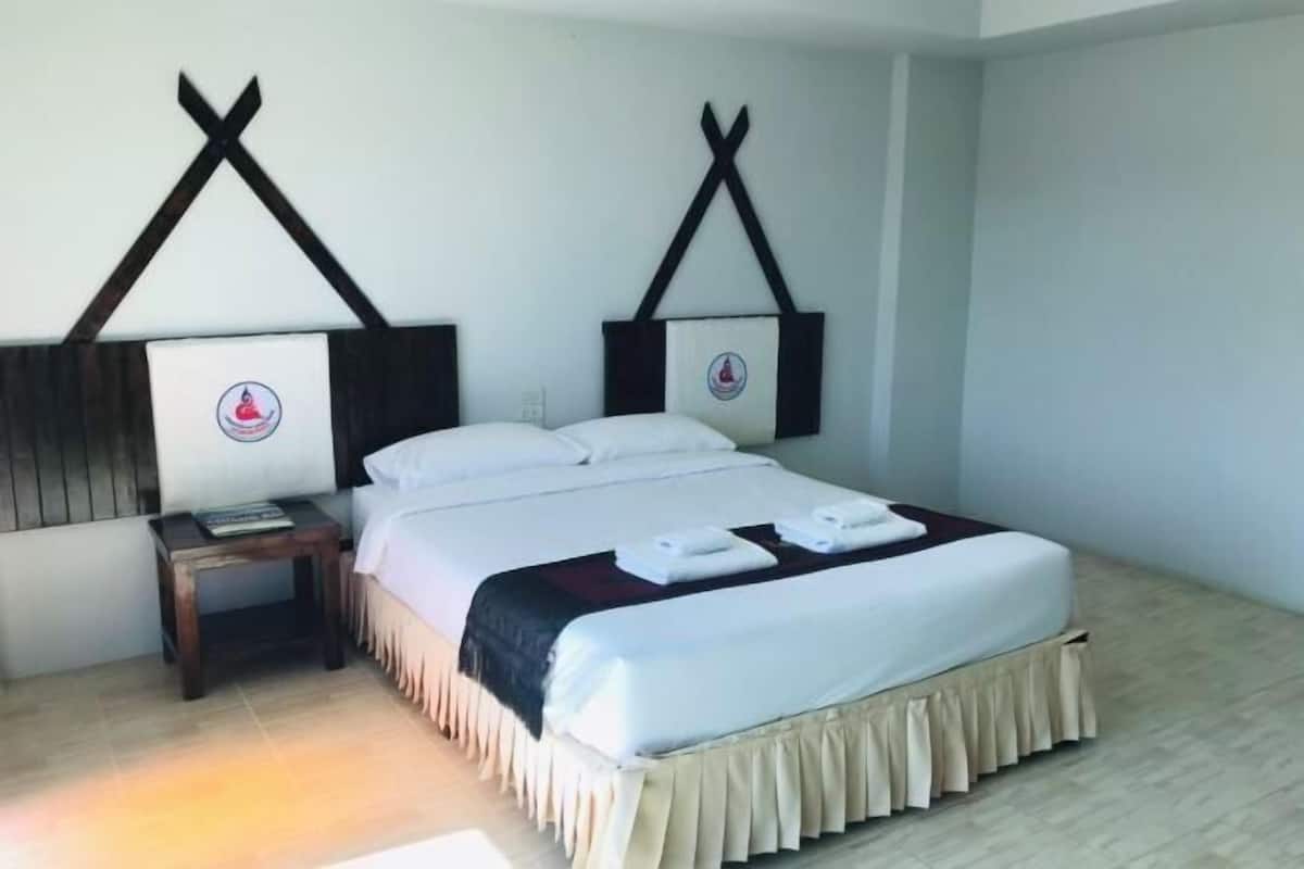 Blackout drapes, soundproofing, WiFi (free), bed sheets