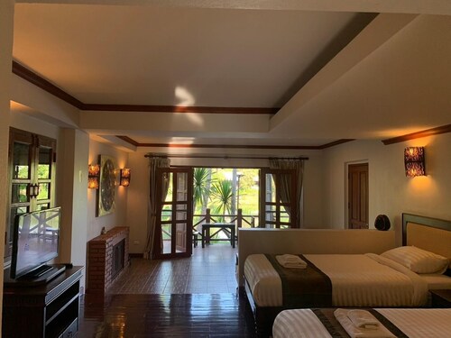 Saensukkho Green Hotel & Resort