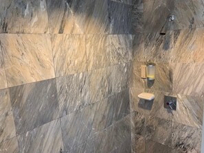Chambre Triple Deluxe | Salle de bain