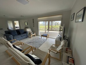TV - Relax and Unwind with Family and Friends (Middleton)