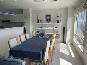 Dining - Relax and Unwind with Family and Friends (Middleton)