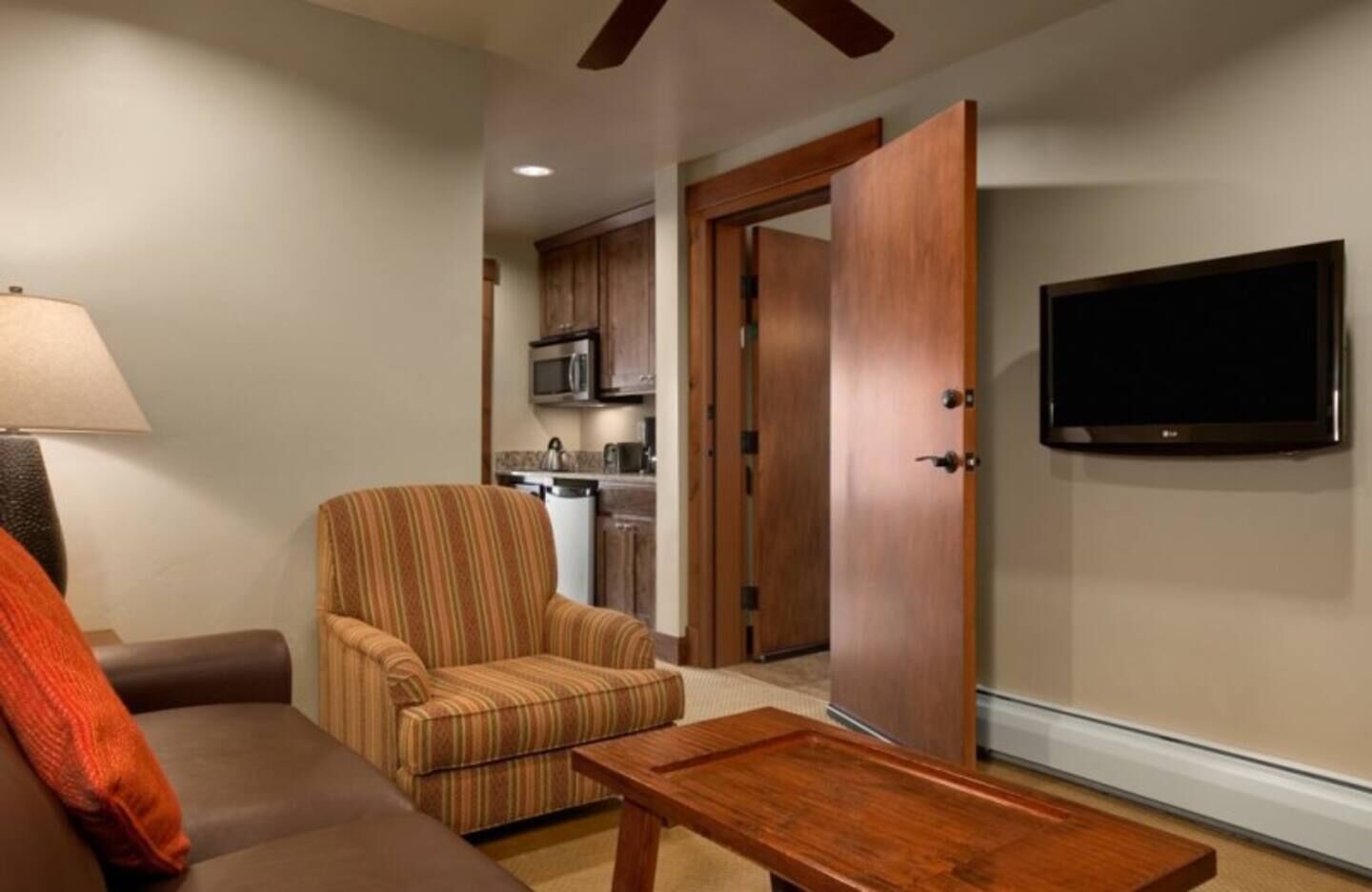 1bedroom  suite in 5 star resort with parking and ski locker, ski-in, ski- out.