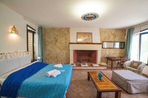 7 bedrooms, iron/ironing board, free WiFi, bed sheets - Villa Lisa with huge Pool and Garden (Melendugno)