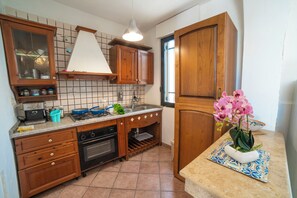 Peti sejuk, ketuhar, dapur, pembancuh kopi/teh