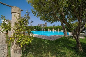 Kauden mukainen ulkouima-allas