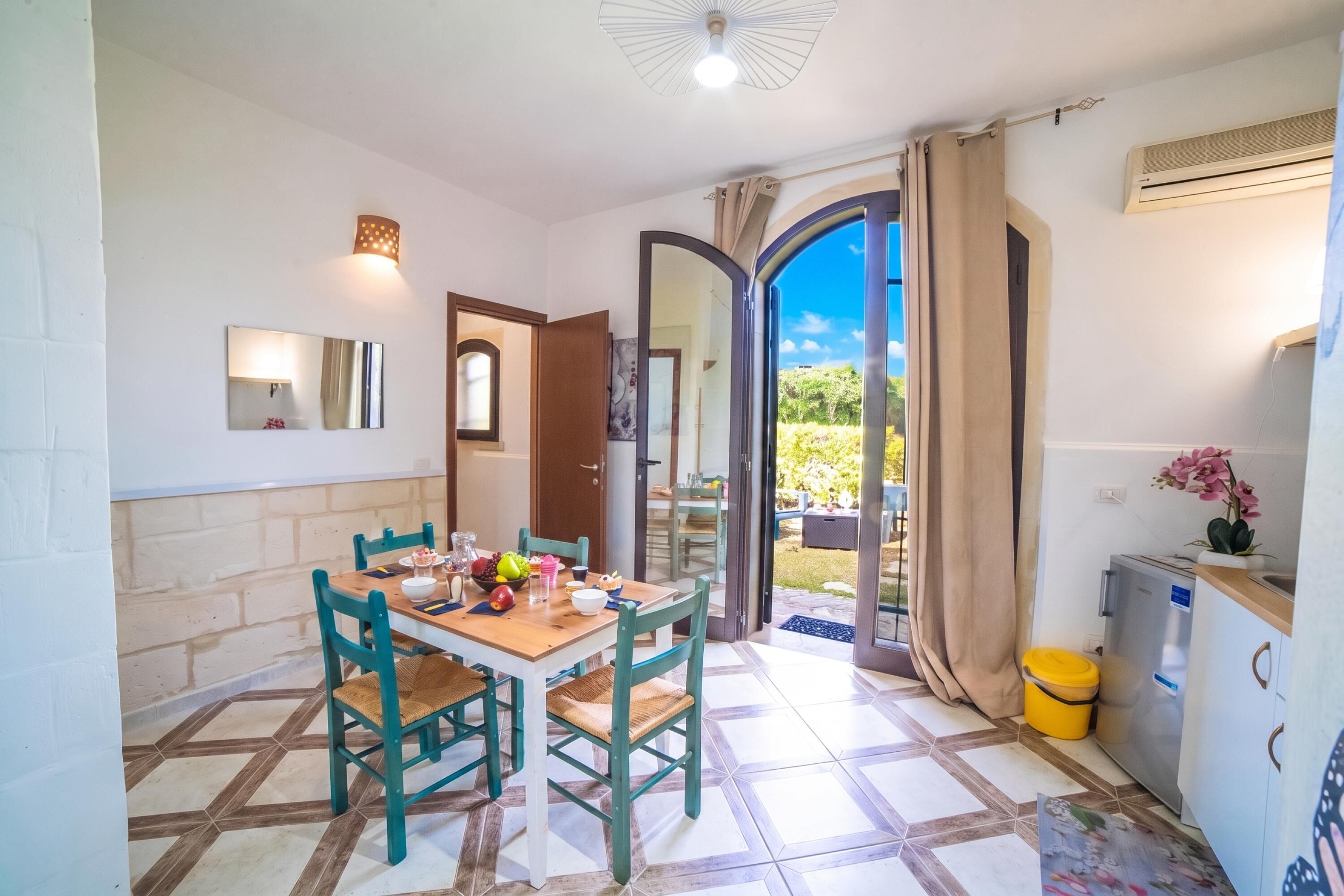 Villa Standard - flera sovrum - balkong (Villa Lisa with huge Pool and Garden) | Restauranger