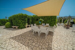 Standard Villa, Multiple Bedrooms (Villa Lisa with huge Pool and Garden) | Outdoor dining