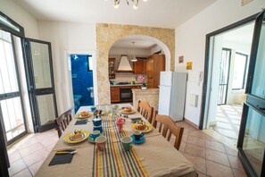 Standard Villa, Multiple Bedrooms (Villa Lisa with huge Pool and Garden) | Dining