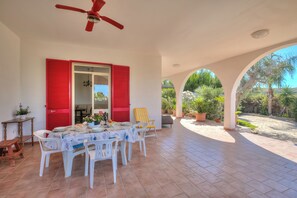 Outdoor dining - Villa Strea with pool (Nardò)