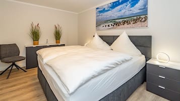 3 bedrooms, iron/ironing board, WiFi, bed sheets