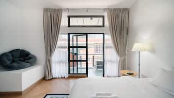 Classic Double Room, 1 King Bed, Bathtub | Free WiFi, bed sheets