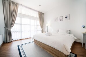 Classic Double Room, 1 King Bed, Bathtub | Free WiFi, bed sheets - Mitt Haus BKK (Bangkok)