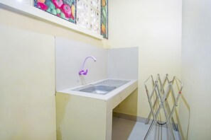 Basic-Einzelzimmer | Badezimmer | Dusche, Handtücher, Seife