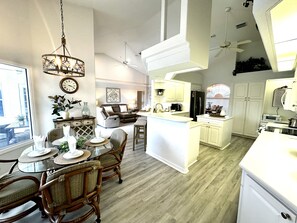 Interior - Your private slice of paradise is calling—book now and let the good times roll! (Rotonda West)