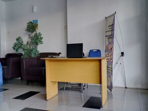 Reception - OYO Life 92889 Apartement Grand Sentraland Karawang By A.t Room (Karawang)