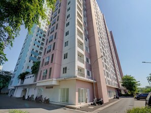 Exterior - OYO Life 92889 Apartement Grand Sentraland Karawang By A.t Room (Karawang)