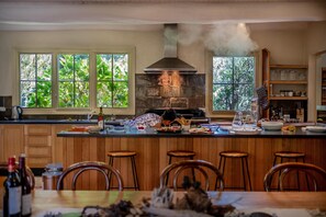 Fridge, microwave, oven, stovetop - The French House St Helens (Break O'Day)