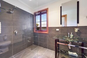 Hair dryer, towels - Seaside House - On Waubs Bay! (Glamorgan-Spring Bay)
