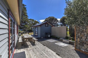 Outdoor dining - Seaside House - On Waubs Bay! (Glamorgan-Spring Bay)