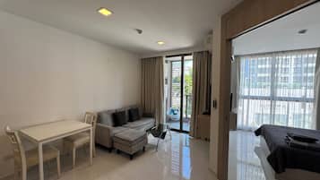 Condo, 1 Bedroom, City View | Living area