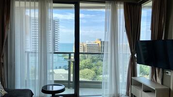 Deluxe-Apartment, Meerblick | Wohnbereich