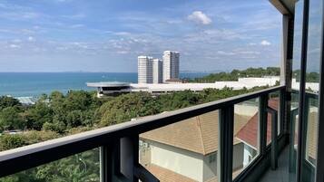 Deluxe Condo, Sea View | Terrace/patio