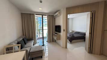 Condo, 1 Bedroom, City View | Living area