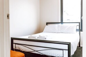 1 bedroom, iron/ironing board, bed sheets - Relax @ 31 - Location Location! (Glamorgan-Spring Bay)