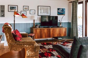 Unclassified image, 5 of 15, button