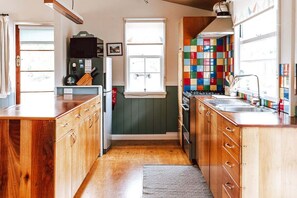 Luokittelematon kuva, 4 kautta 15, painike