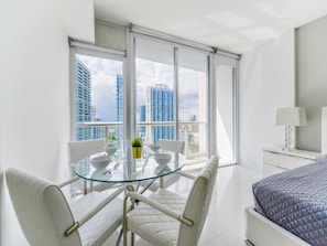 Iron/ironing board, WiFi, bed sheets - Apt 2505 · Brickell Icon STUDIO (Miami)