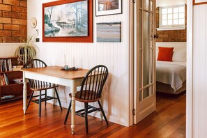 Dining - Tillrander - Scamander Retreat (Break O'Day)