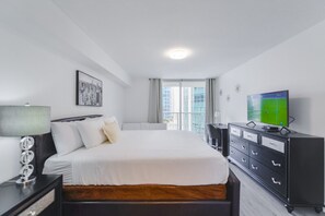 1 sovrum, skrivbord, strykjärn/strykbräda och gratis wi-fi