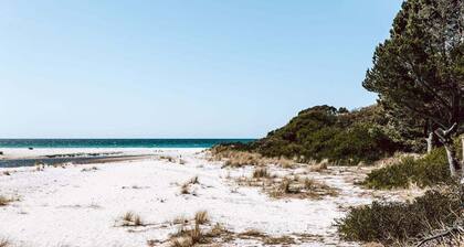 sloop cottage | beachfront | vibes