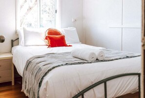 3 makuuhuonetta, silitysrauta/-lauta, ilmainen Wi-Fi, vuodevaatteet