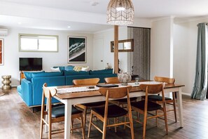 Dining - KAL's House - The place to be! (Glamorgan-Spring Bay)