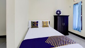 Deluxe Double Room - OYO Life 93155 Wisma Sarah (Tanjung)