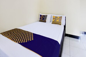 Deluxe Double Room - OYO Life 93155 Wisma Sarah (Tanjung)