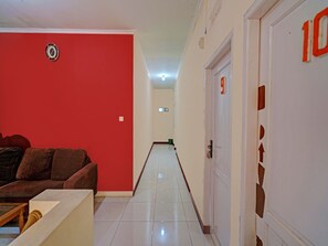 Lobby - OYO Life 92546 Kost Merah Bojongsoang Syariah (Bojongsoang)