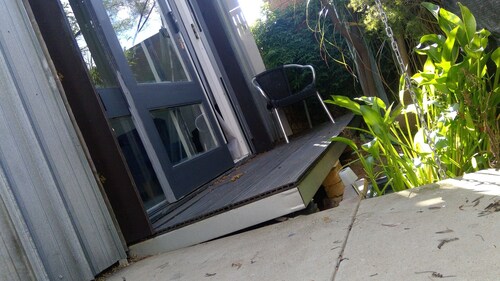 Great pied a terre for two and gateway to the Murray River.