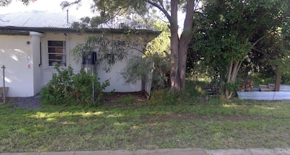 Great pied a terre for two and gateway to the Murray River.