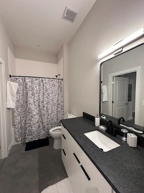 Toallas, jabón, papel de baño