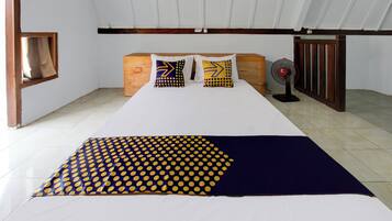 Quarto casal luxo | Espaço de trabalho para notebook, roupa de cama