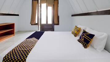 Deluxe Double Room | Ruang kerja komputer riba, cadar katil
