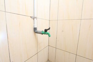 华丽双人房 | 浴室 | 淋浴设施、毛巾、肥皂